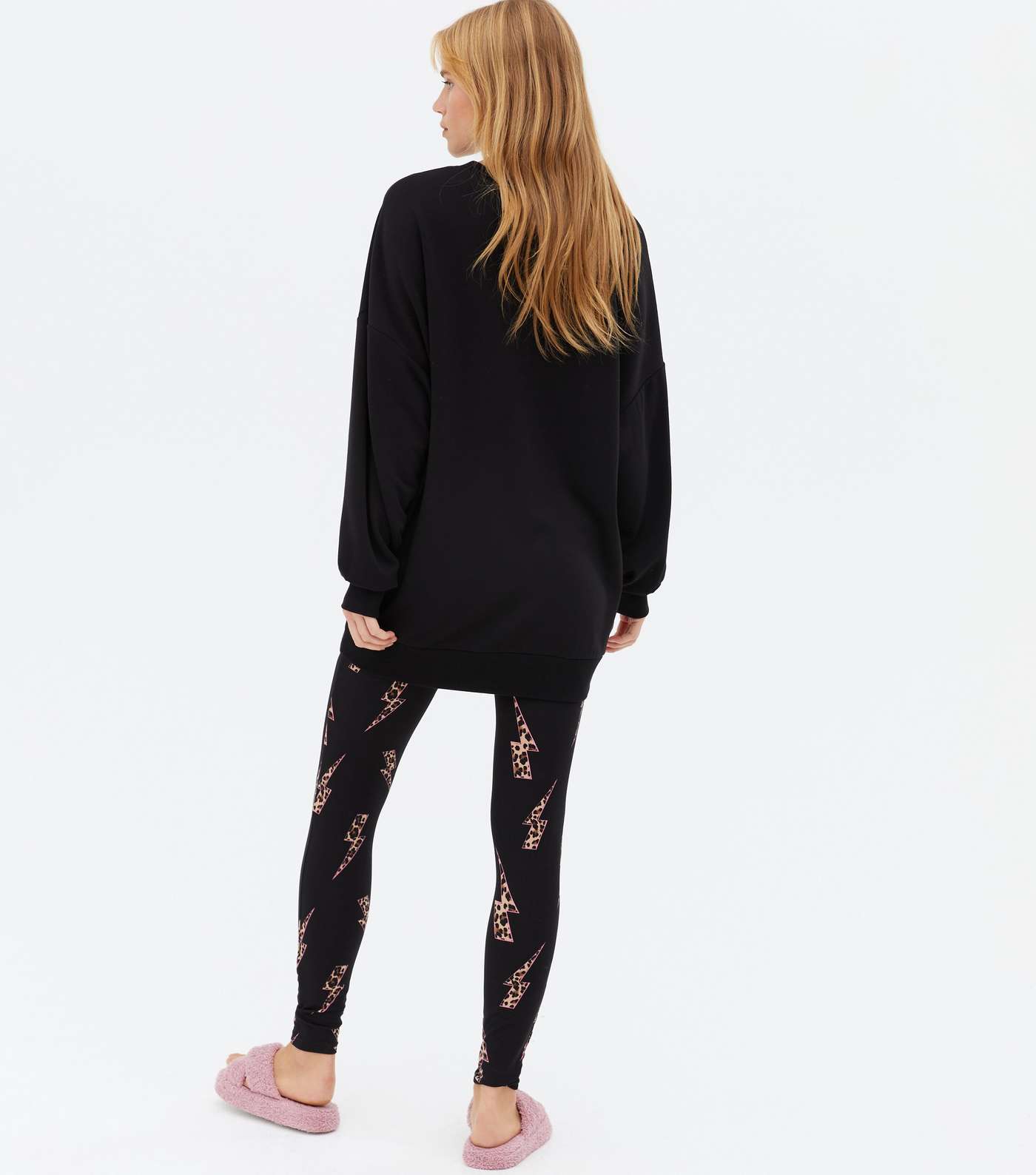 Black Legging Pyjama Set with Leopard Print Lightning Image 4