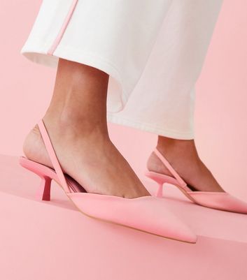 Got Small Feet? The 12 Best and Worst Shoes for You - Petite Dressing