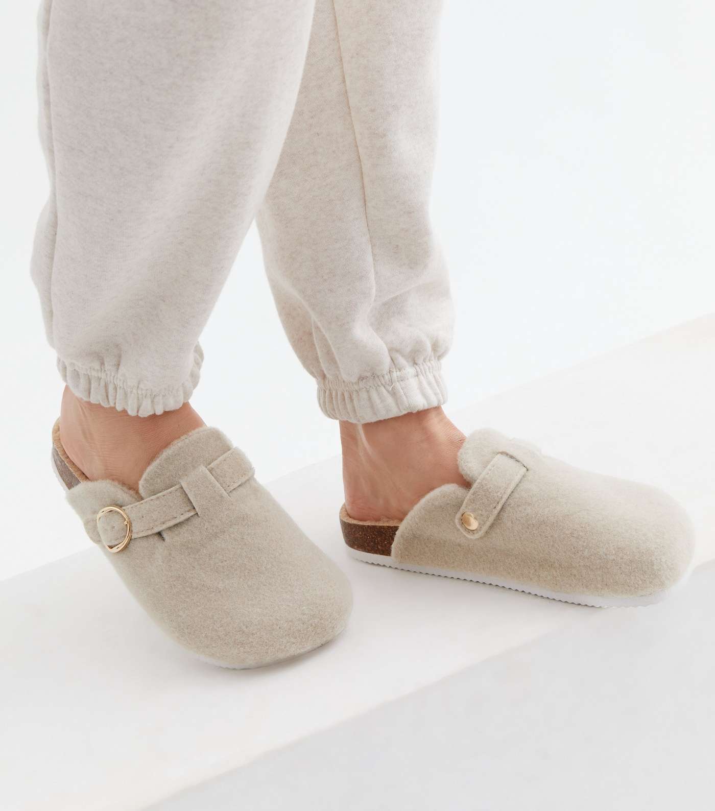 Stone Buckle Strap Slippers Image 2