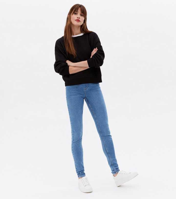 https://media3.newlookassets.com/i/newlook/805244340/womens/clothing/jeans/tall-blue-mid-rise-lift-shape-extra-long-emilee-jeggings.jpg?strip=true&qlt=50&w=720