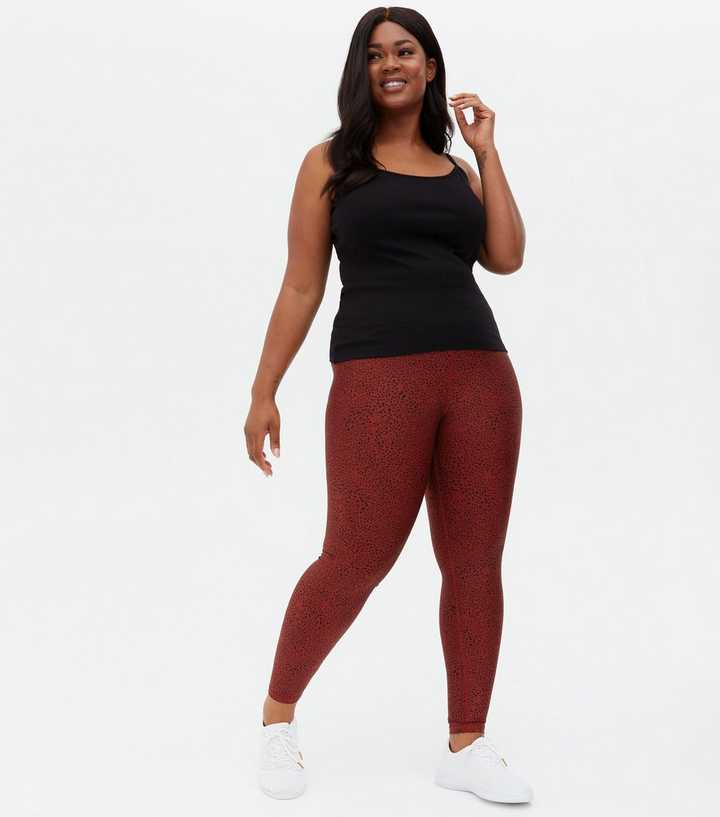https://media3.newlookassets.com/i/newlook/806403861/womens/clothing/womens-activewear/only-play-curvy-dark-red-animal-print-sports-leggings.jpg?strip=true&qlt=50&w=720