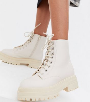 Lace Up Boots For Women Are The Fall-Winter Shoe Trend