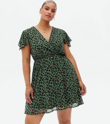 Mela Curves Green Leopard Print Chiffon Skater Dress New Look