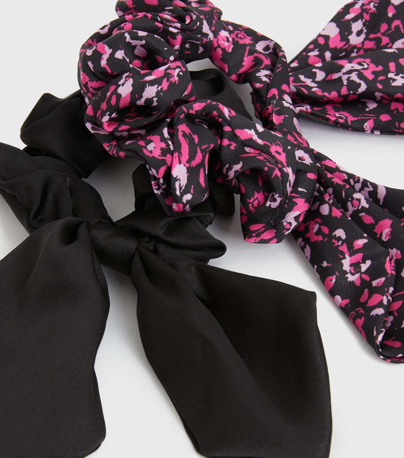 2 Pack Black and Ditsy Floral Bow Scrunchies Image 2