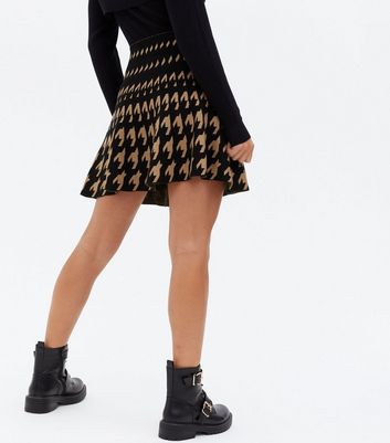 black and white skirt outfit ideas
