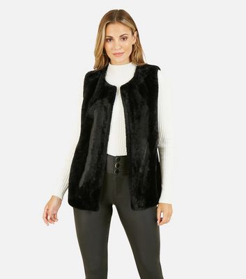 Mela Black Faux Fur Jacket - Sale from Yumi UK