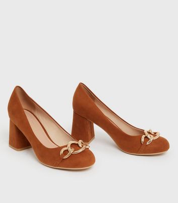 tan court shoes