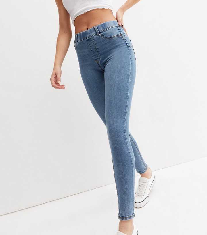 https://media3.newlookassets.com/i/newlook/810241940/womens/clothing/jeans/blue-lift-shape-emilee-jeggings.jpg?strip=true&qlt=50&w=720