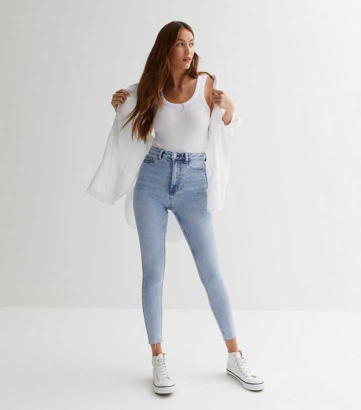 https://media3.newlookassets.com/i/newlook/810892347/womens/clothing/jeans/pale-blue-acid-wash-high-waist-hallie-super-skinny-jeans.jpg?strip=true&qlt=50&w=720