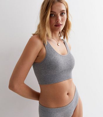 https://media3.newlookassets.com/i/newlook/810978902/womens/clothing/lingerie/pale-grey-ribbed-seamless-crop-top-bralette.jpg