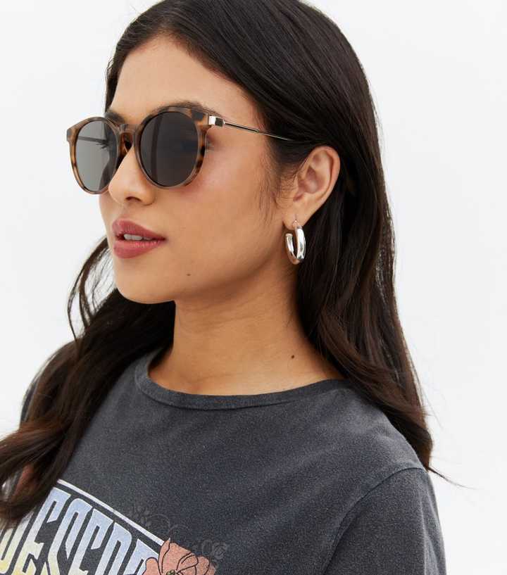 brown round sunglasses
