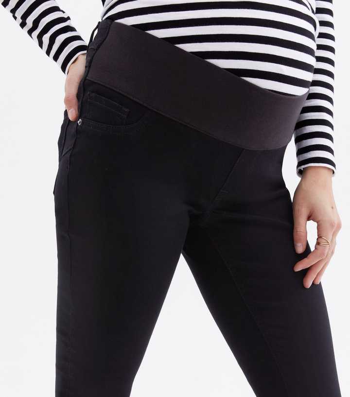 https://media3.newlookassets.com/i/newlook/813629701M2/womens/clothing/jeans/petite-maternity-black-under-bump-lift-shape-emilee-jeggings.jpg?strip=true&qlt=50&w=720