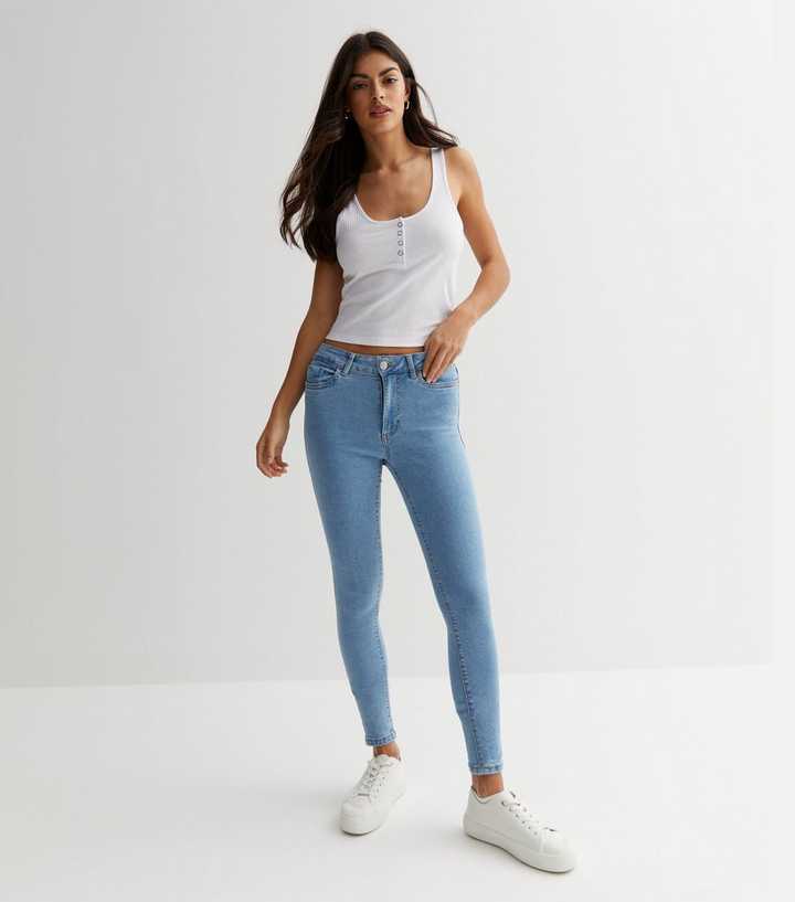 Pale Blue Mid Rise Amie Skinny Jeans Look