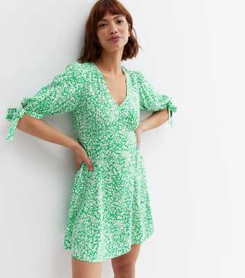 Green Ditsy Floral Tie Sleeve Tea Dress