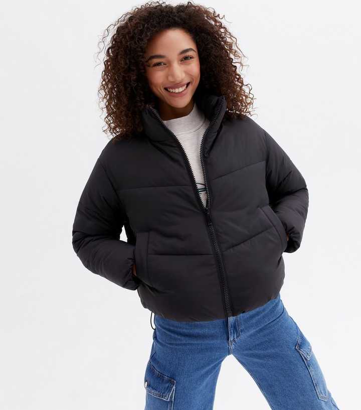 https://media3.newlookassets.com/i/newlook/816657901/womens/clothing/coats-jackets/black-crop-boxy-puffer-jacket.jpg?strip=true&qlt=50&w=720