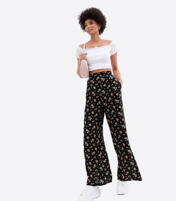 Petite Black Floral Cropped Trousers | New Look