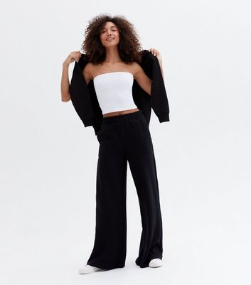 Click to view product details and reviews for 2 Pack Black And White Crop Bandeaus New Look.