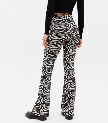 Damen Bekleidung Tall Black Zebra Print Jersey Flared Trousers