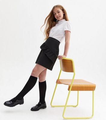 Asymmetric frill outlet skirt