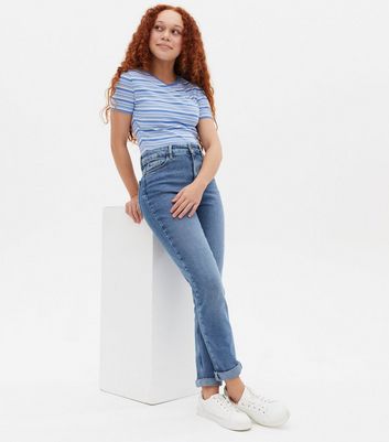 jeans mom fit look