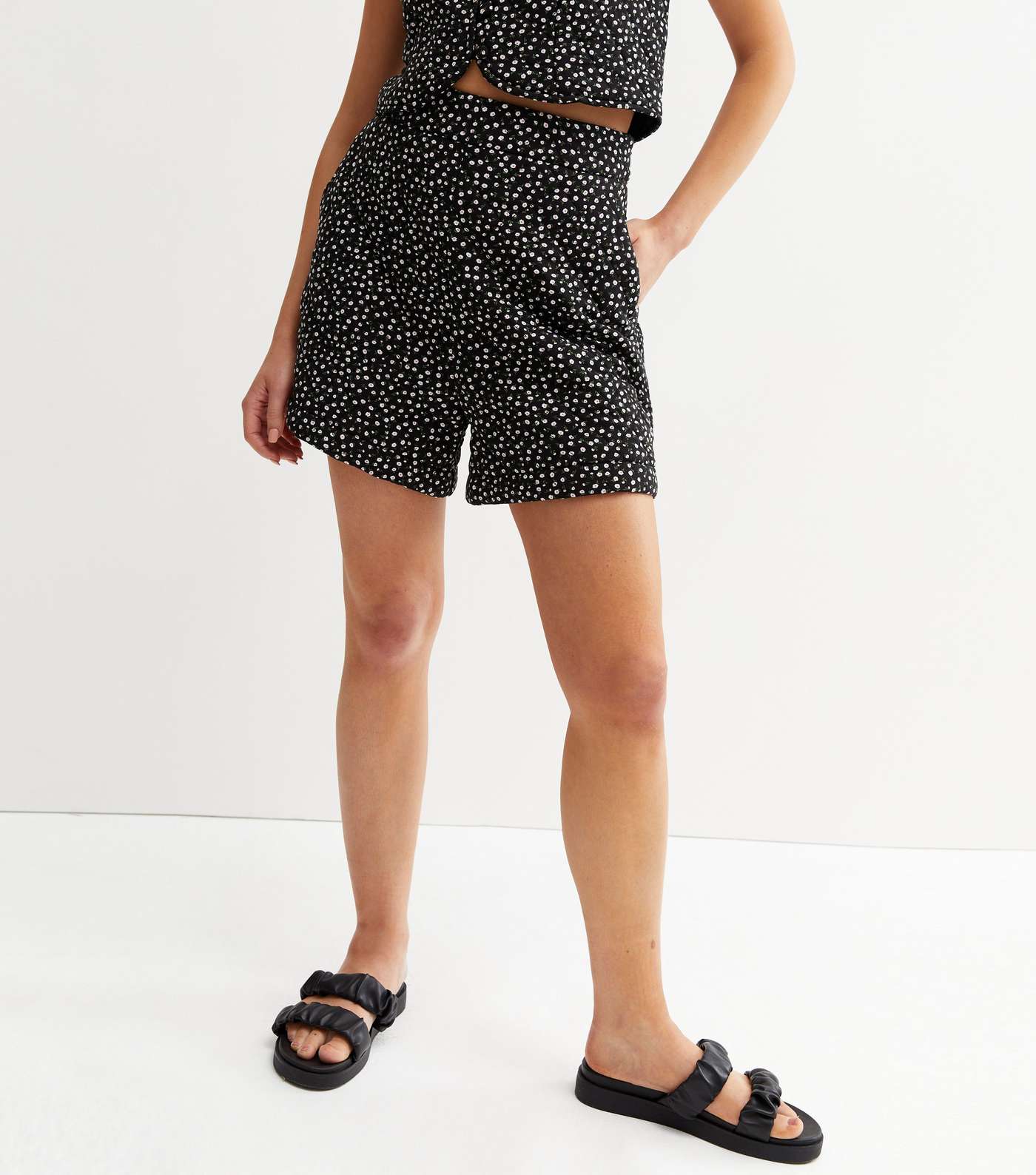 Black Ditsy Floral Quilted Shorts Image 3