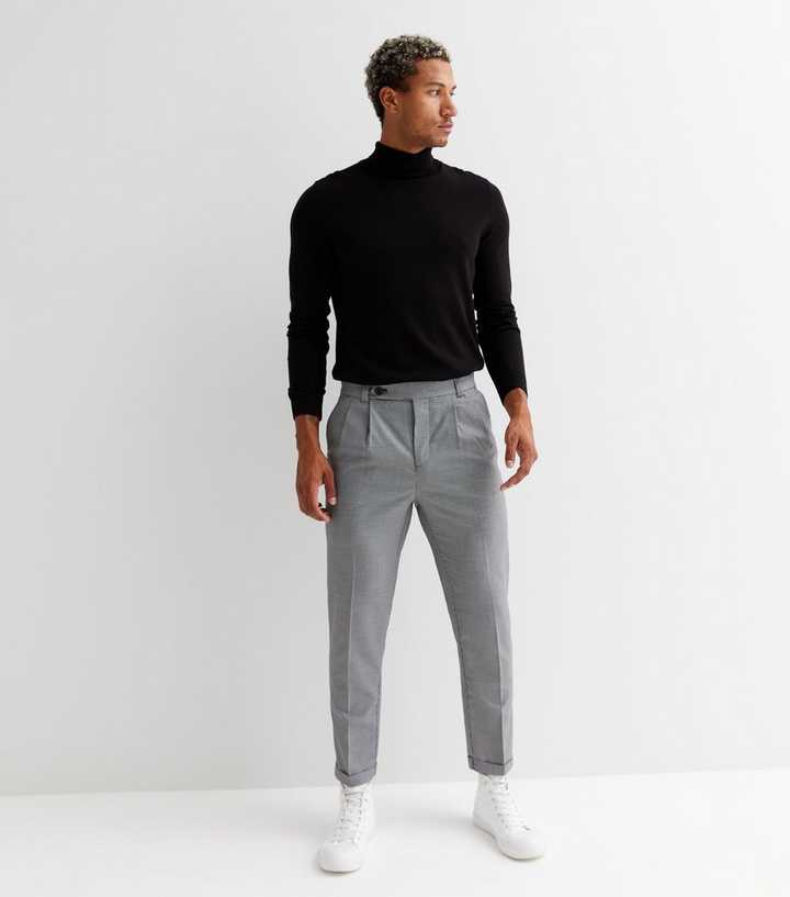 https://media3.newlookassets.com/i/newlook/822797509/mens/mens-clothing/mens-trousers/black-check-double-pleated-tapered-trousers.jpg?strip=true&qlt=50&w=720