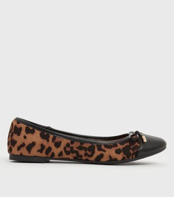 Leopard shop print pumps