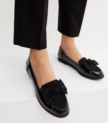 Black shoes with sales bow on front