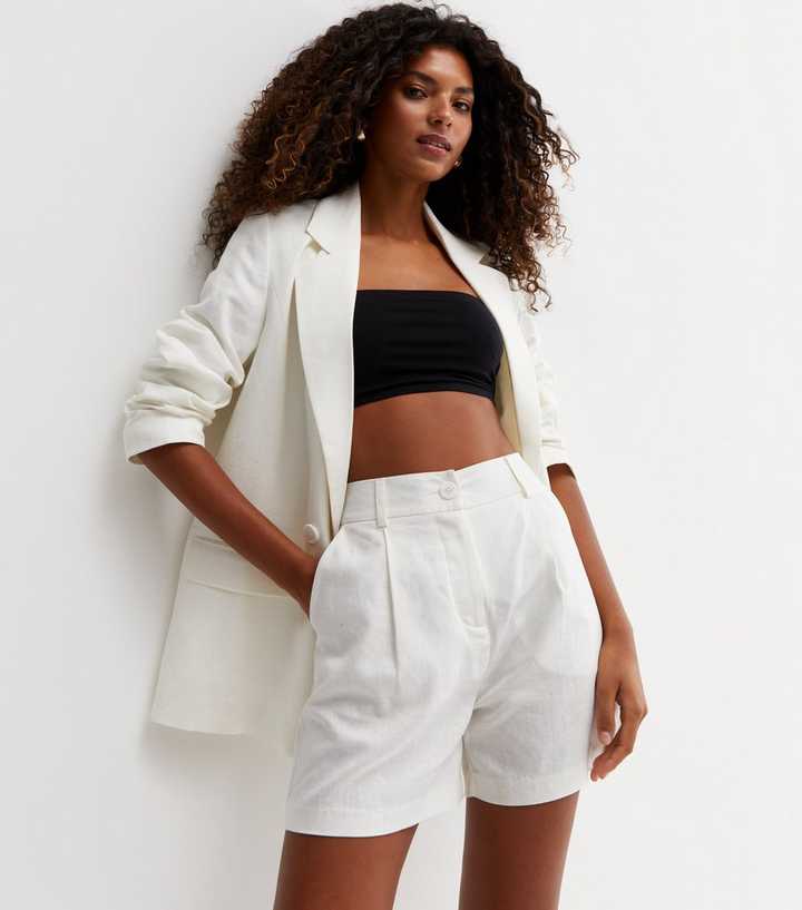 https://media3.newlookassets.com/i/newlook/826129912/womens/clothing/shorts/off-white-linen-blend-tailored-shorts.jpg?strip=true&qlt=50&w=720