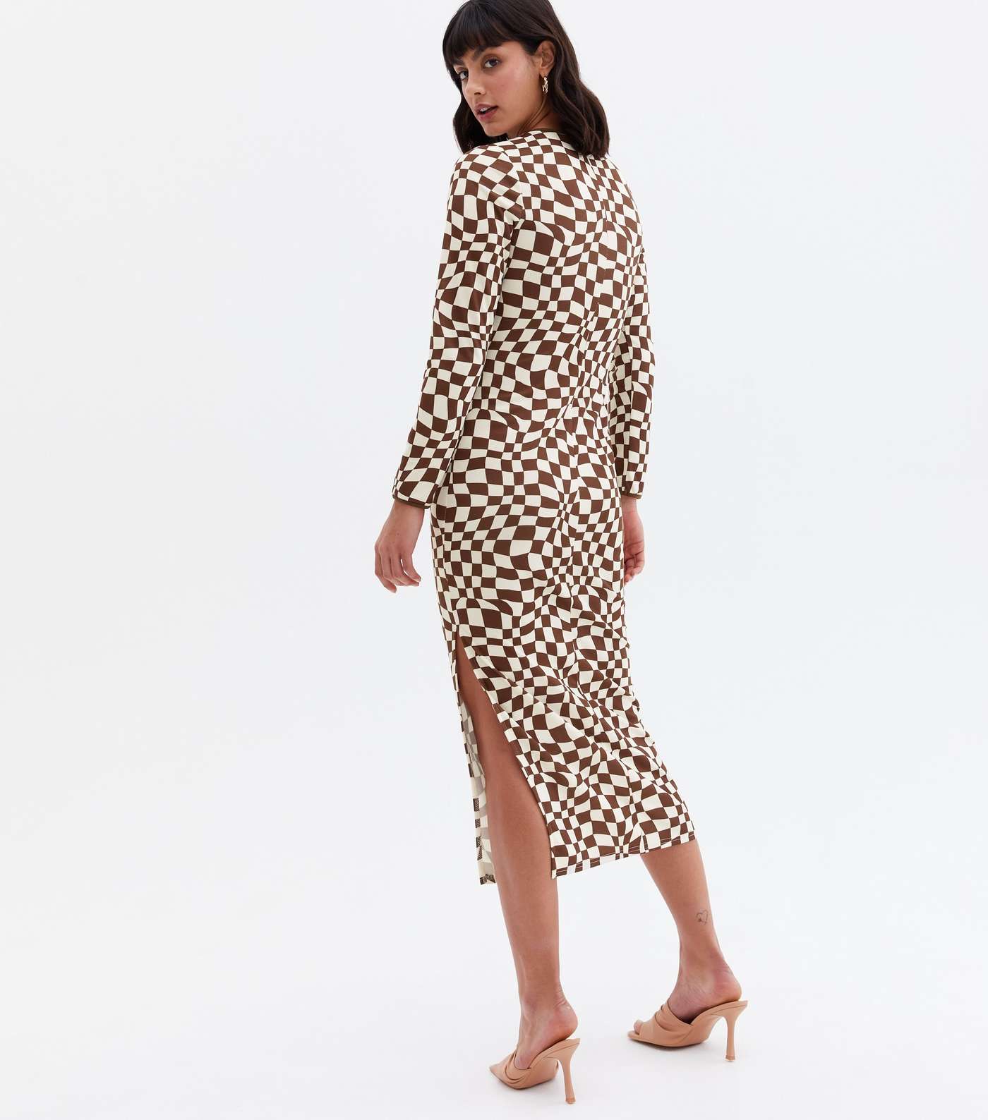 Brown Checkerboard Split Hem Midi Dress Image 4