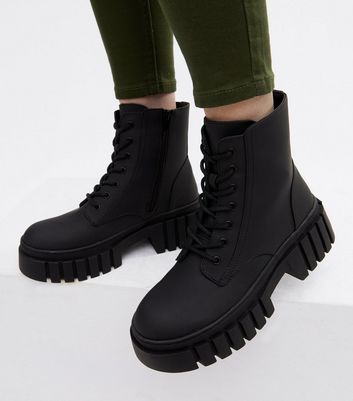Lace Up Lug Sole Chunky Boots 