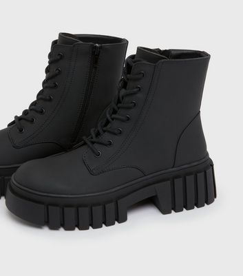 New Look Flat Lace Up Cleated Sole Boot in Black