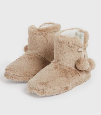 Pom pom 2025 slipper boots