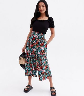 Click to view product details and reviews for Petite Black Floral Crop Trousers New Look.