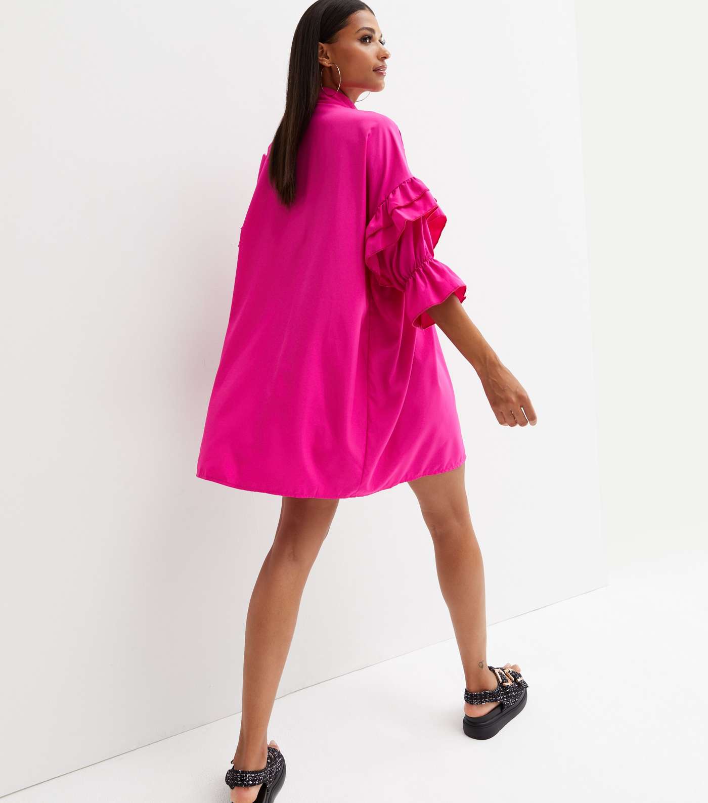 Cameo Rose Bright Pink Ruched Frill Button Mini Smock Dress Image 4