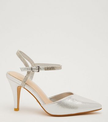 Quiz silver mid heel sales court shoes