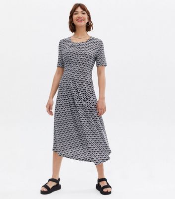 Click to view product details and reviews for Cameo Rose Black Geometric Pleated Midi Dress New Look.