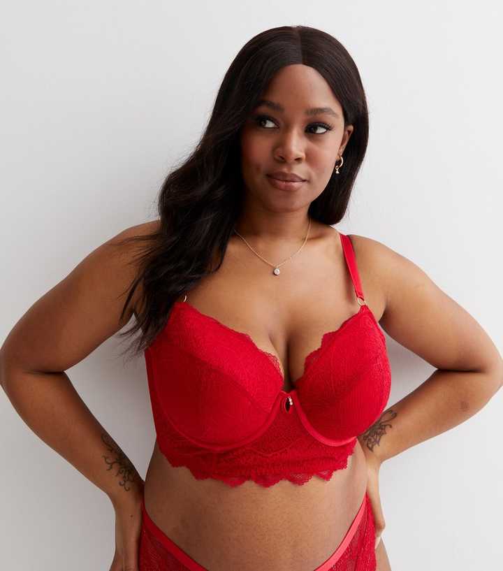 https://media3.newlookassets.com/i/newlook/832320760M1/womens/clothing/lingerie/curves-red-scallop-lace-plunge-bra.jpg?strip=true&qlt=50&w=720