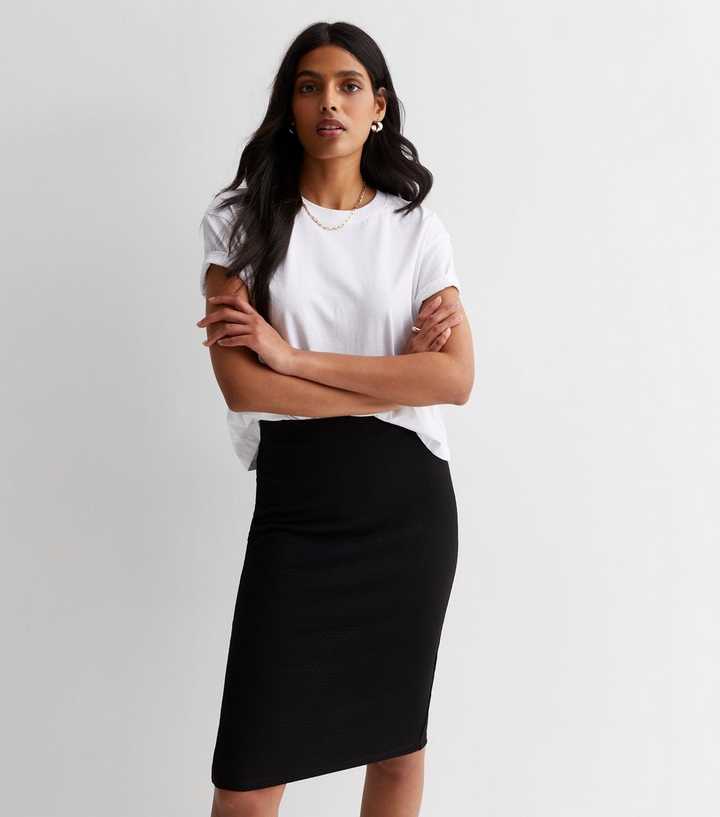 https://media3.newlookassets.com/i/newlook/832753501/womens/clothing/skirts/black-textured-tube-pencil-skirt.jpg?strip=true&qlt=50&w=720