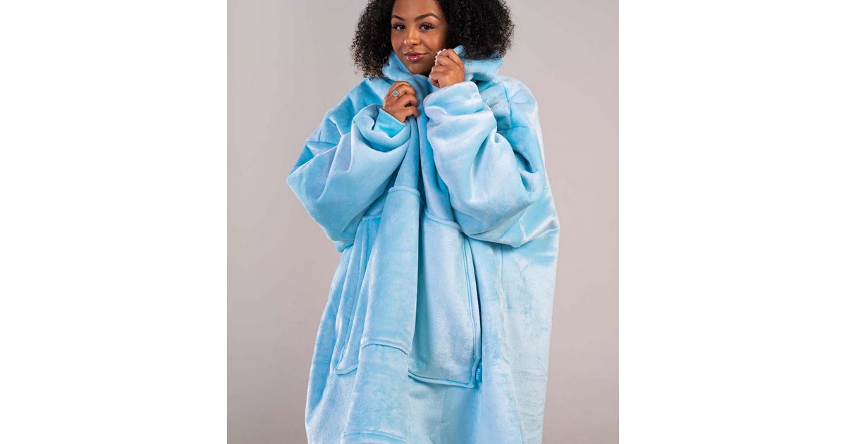 https://media3.newlookassets.com/i/newlook/835628045/womens/clothing/loungewear/ony-pale-blue-fleece-oversized-unisex-blanket-hoodie.jpg?w=1200&h=630