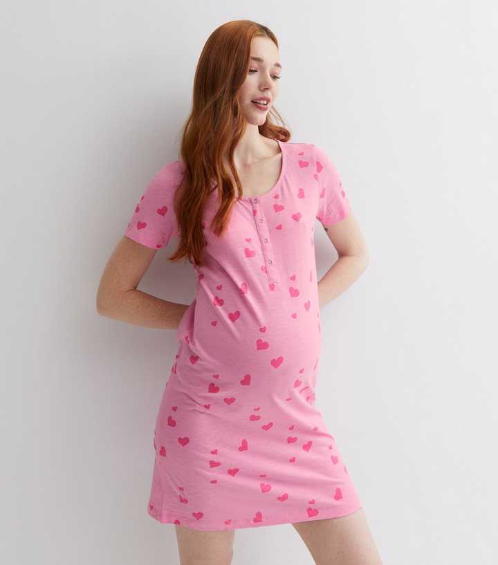 https://media3.newlookassets.com/i/newlook/836467679/womens/clothing/nightwear/mamalicious-maternity-pink-heart-nightdress.jpg?strip=true&qlt=50&w=720