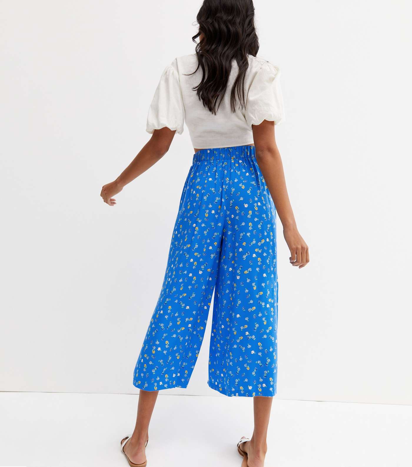 Blue Floral Pleated Wide Leg Crop Trousers Image 4