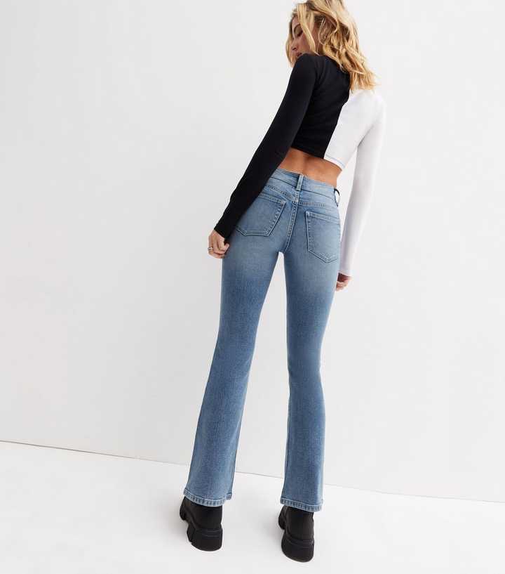 https://media3.newlookassets.com/i/newlook/838204140M5/womens/clothing/jeans/blue-low-rise-waist-enhance-quinn-bootcut-jeans.jpg?strip=true&qlt=50&w=720