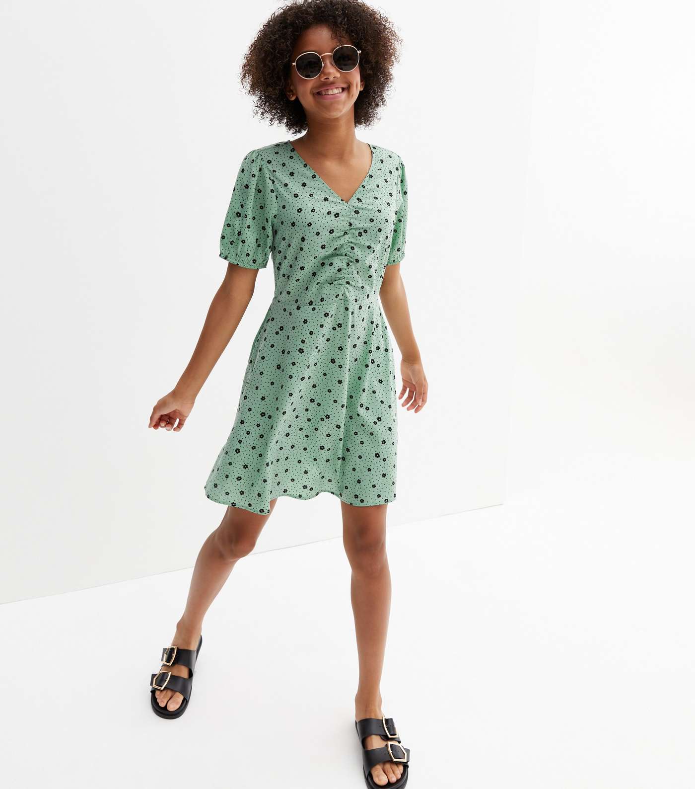 Girls Green Floral Spot Ruched Puff Sleeve Dress Image 2