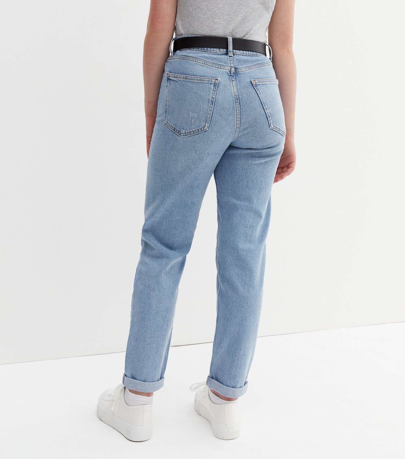 Girls Blue Ripped Knee Slim Fit Belted Tori Mom Jeans Image 4