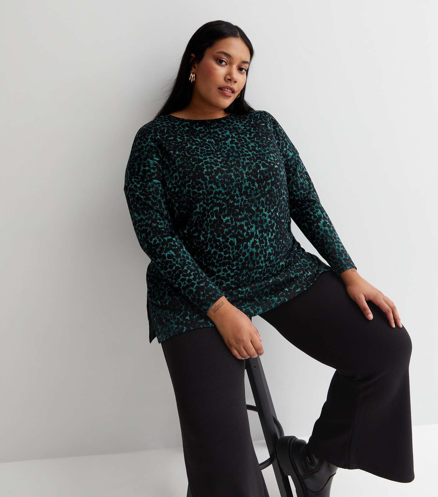 Curves Green Leopard Print Fine Knit Long Sleeve Top Image 2