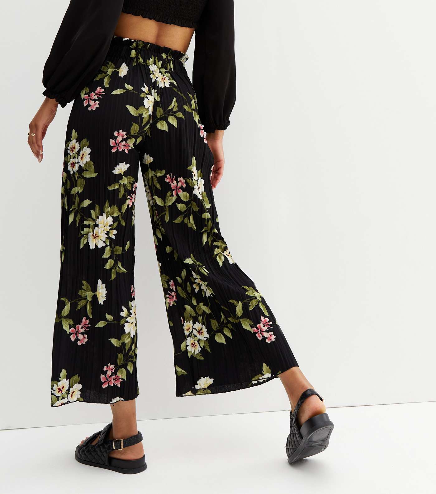 Blue Vanilla Black Floral Pleated Wide Leg Crop Trousers Image 4