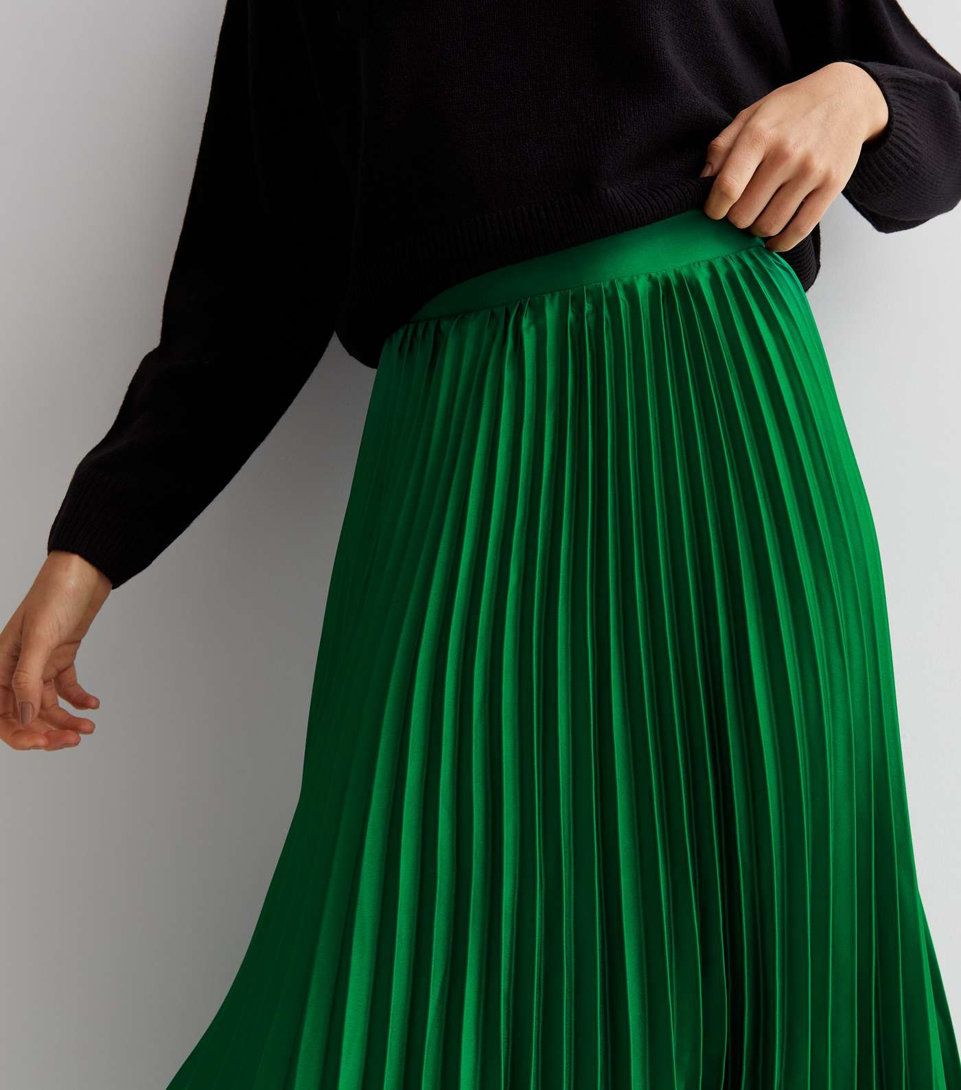 Green Satin Pleated Midi Skirt Image 2