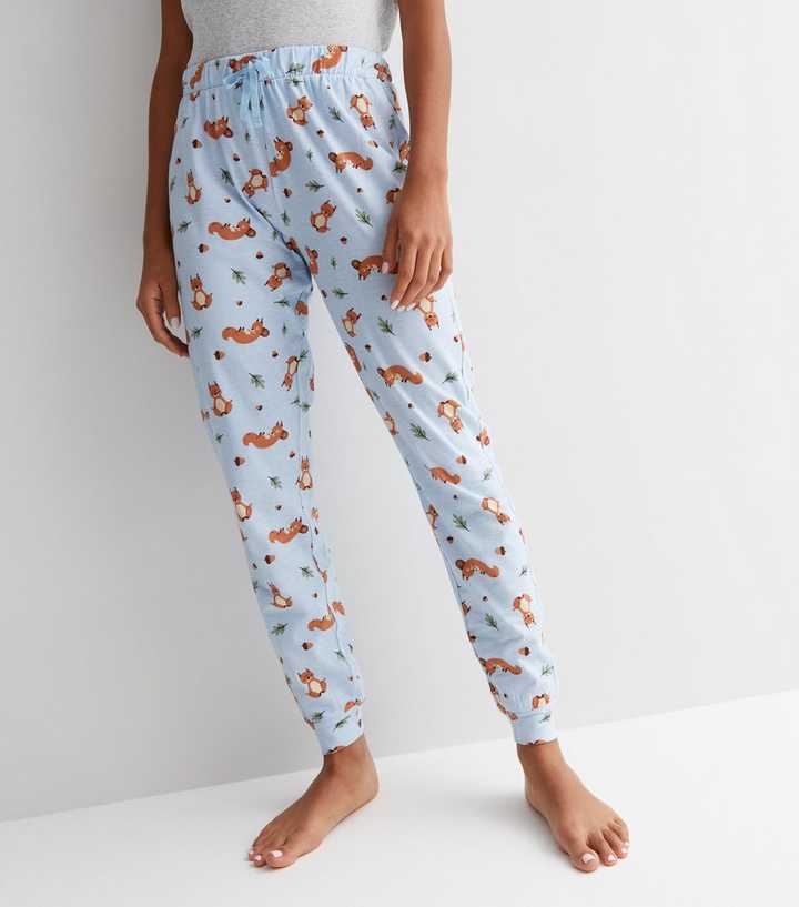https://media3.newlookassets.com/i/newlook/842574008M2/womens/clothing/nightwear/light-grey-jogger-pyjama-set-with-squirrel-logo.jpg?strip=true&qlt=50&w=720