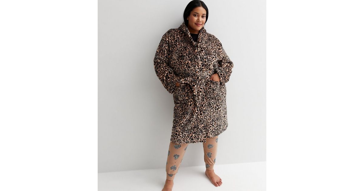 Curves Brown Leopard Print Fleece Dressing Gown New Look